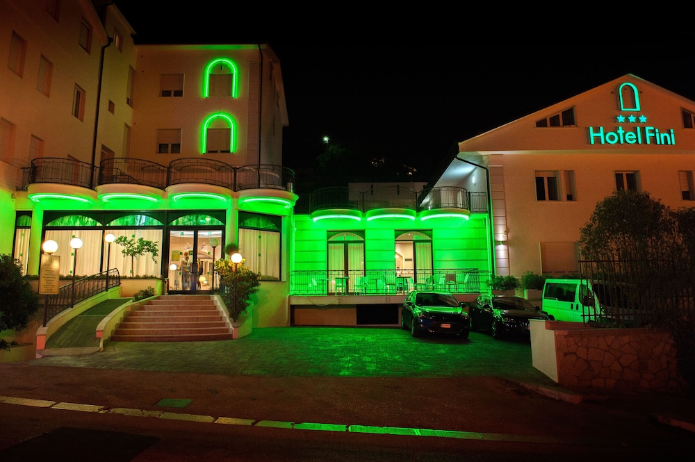 Hotel Fini 4/77