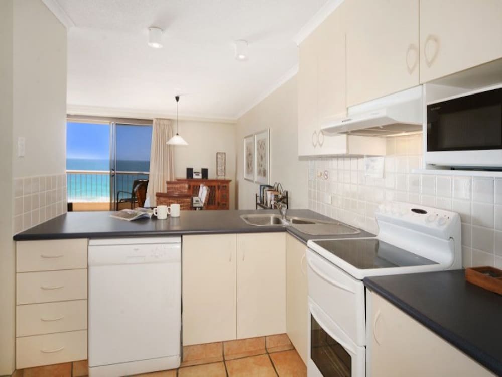 Coolum Caprice 22/76