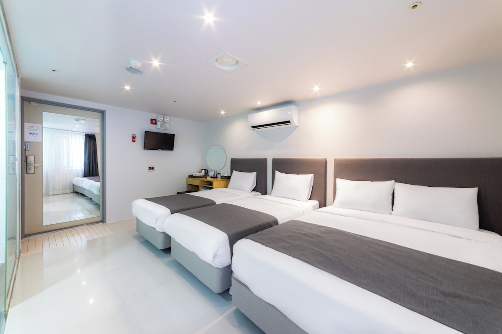Hotel Cozy Myeongdong 28/73