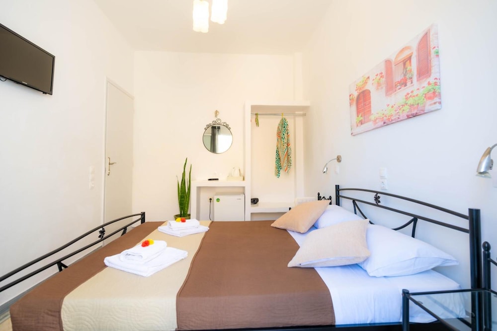 Join Us Low Cost Rooms 24/34
