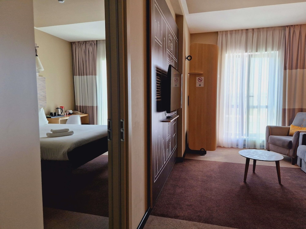 ibis Aktobe Hotel 50/50