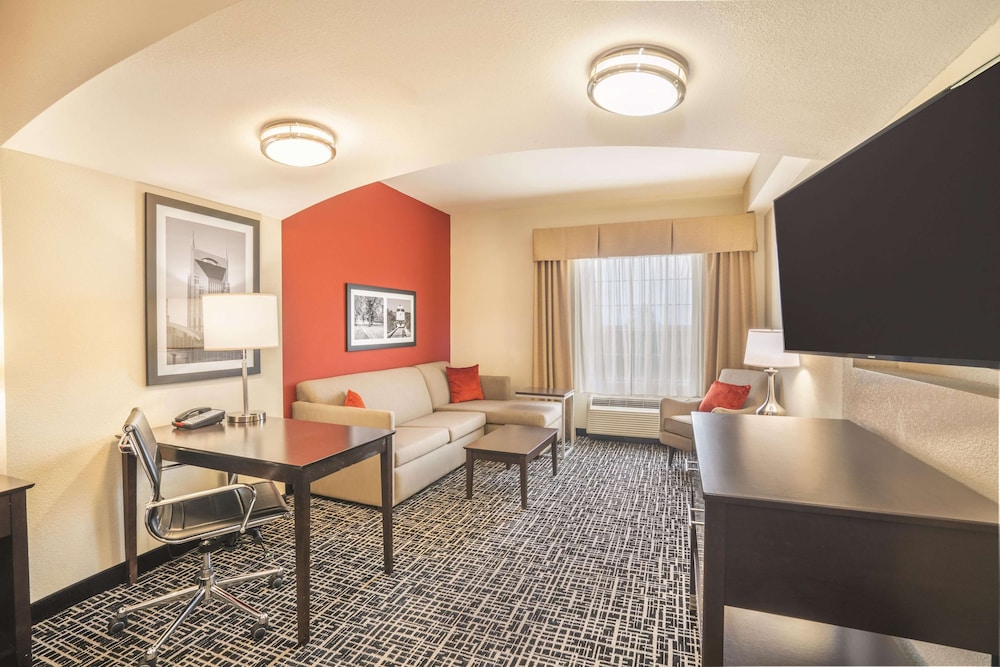 La Quinta Inn Suites Smyrna 27/45