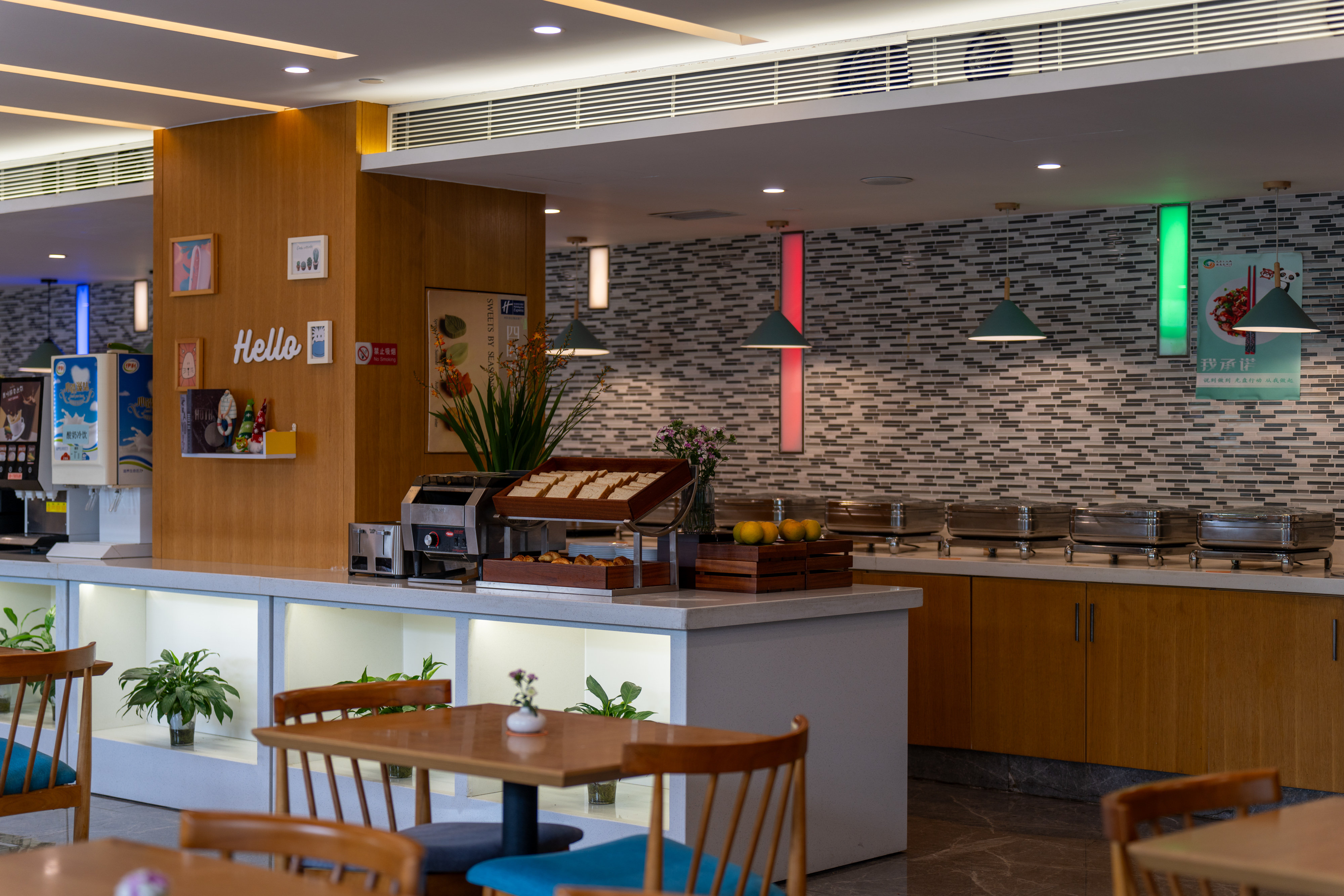 Holiday Inn Express Chengdu Airport Zone 59/75