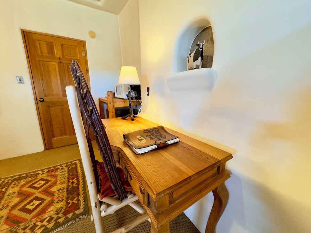 Old Taos Guesthouse Bed and Breakfast 7/69