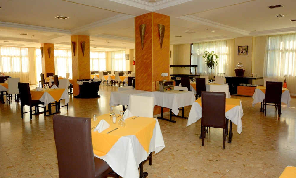 Hotel Oasis and Spa 40/50