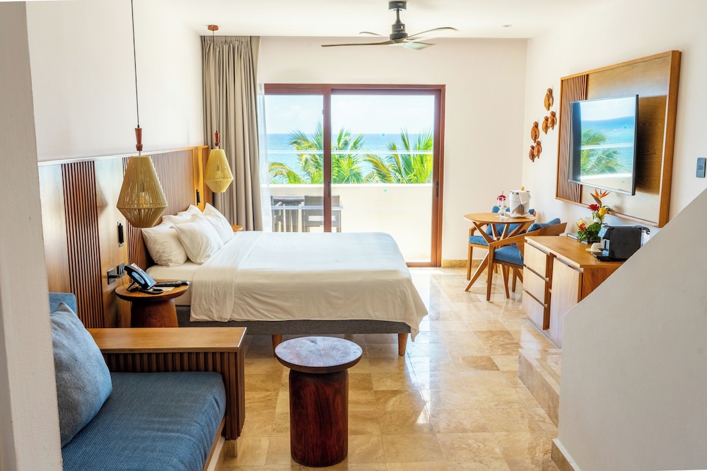 Roof Top, Junior Suite, Penthouse, King Bed, Ocean Front, Terrace
