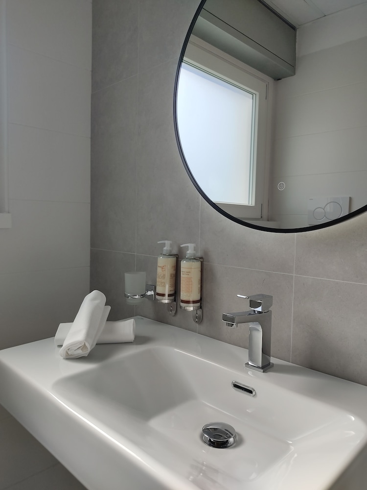 Massimi City Garden Hotel 55/58