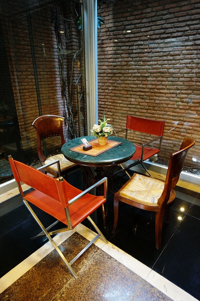 Silom Convent Garden 53/68