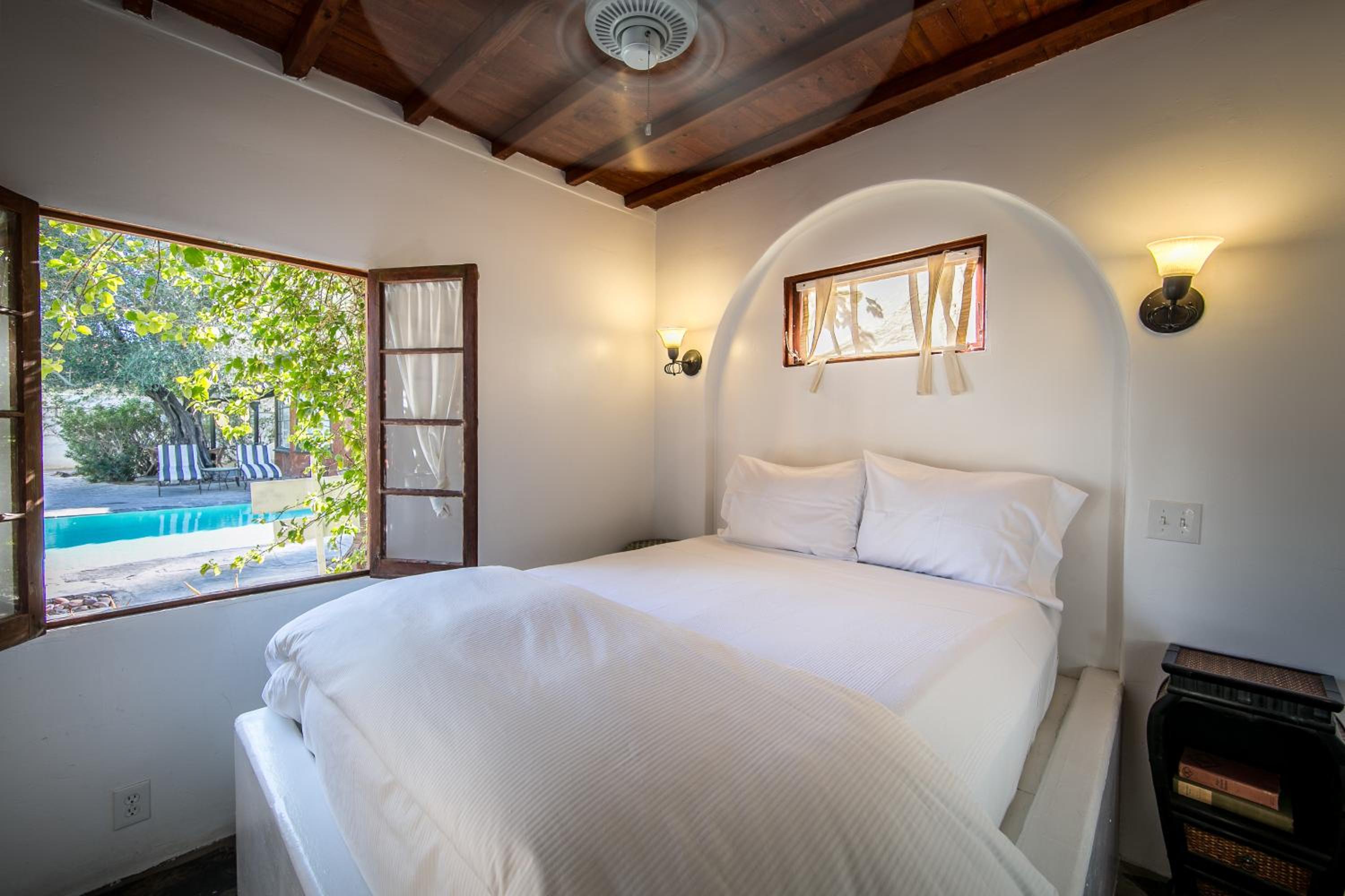 Suite, Bungalow, Queen Bed