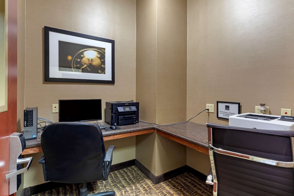 Comfort Suites Gainesville, TX 15/20