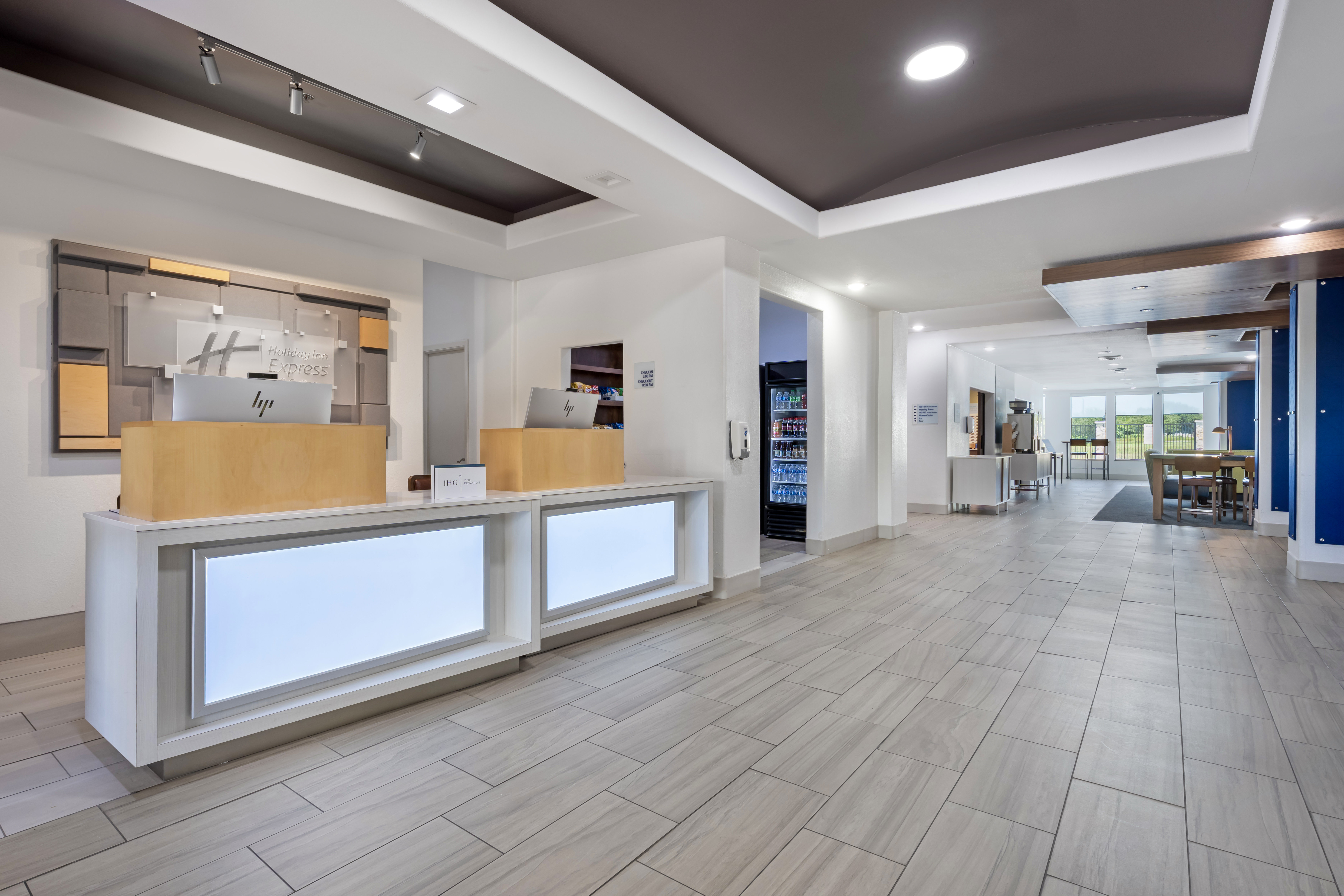 Holiday Inn Express Suites Beeville 14/76