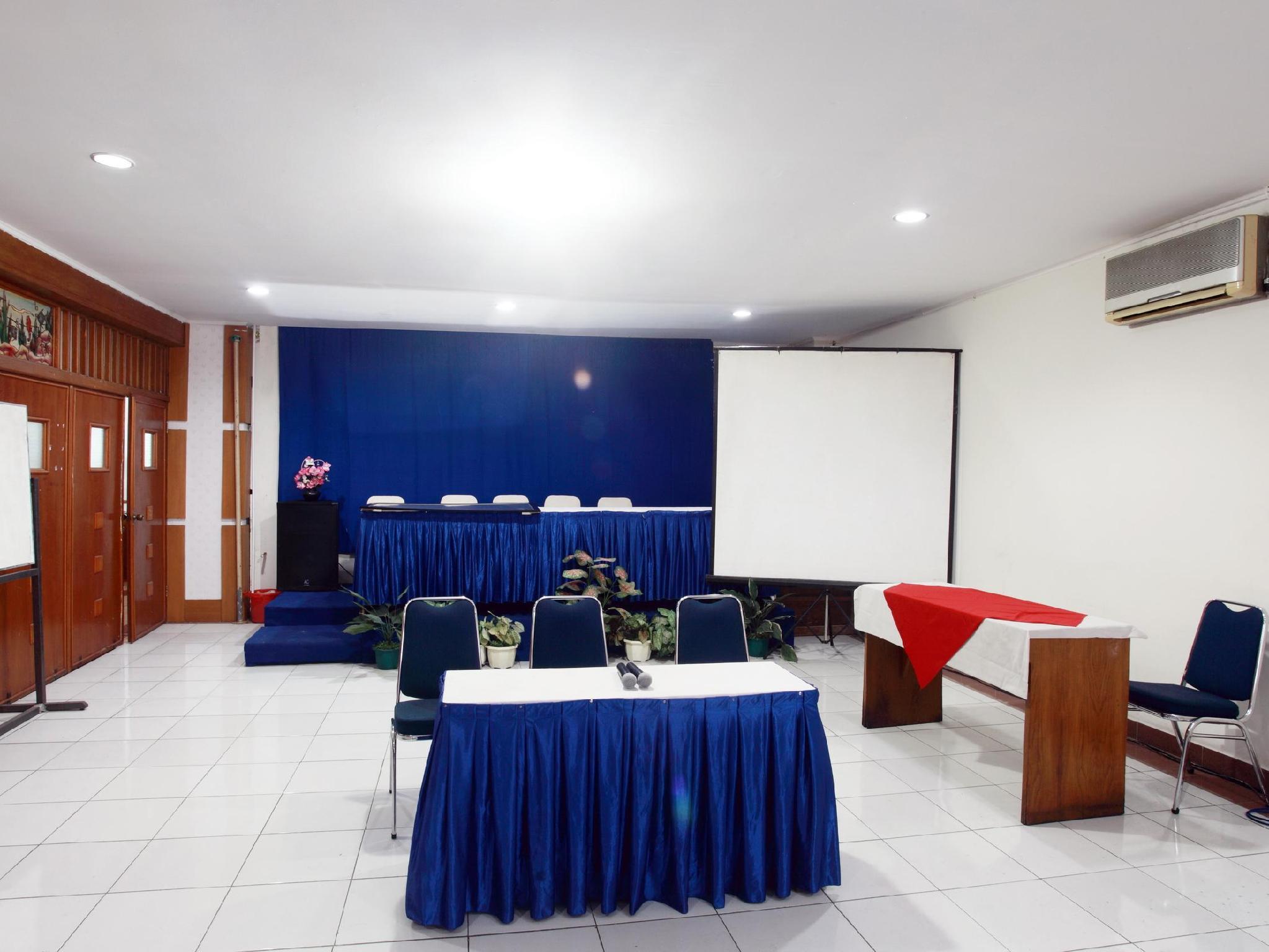 Alexander Hotel Tegal 33/47