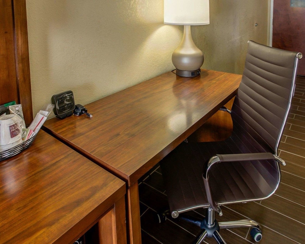 Comfort Suites Georgetown, KY 41/44