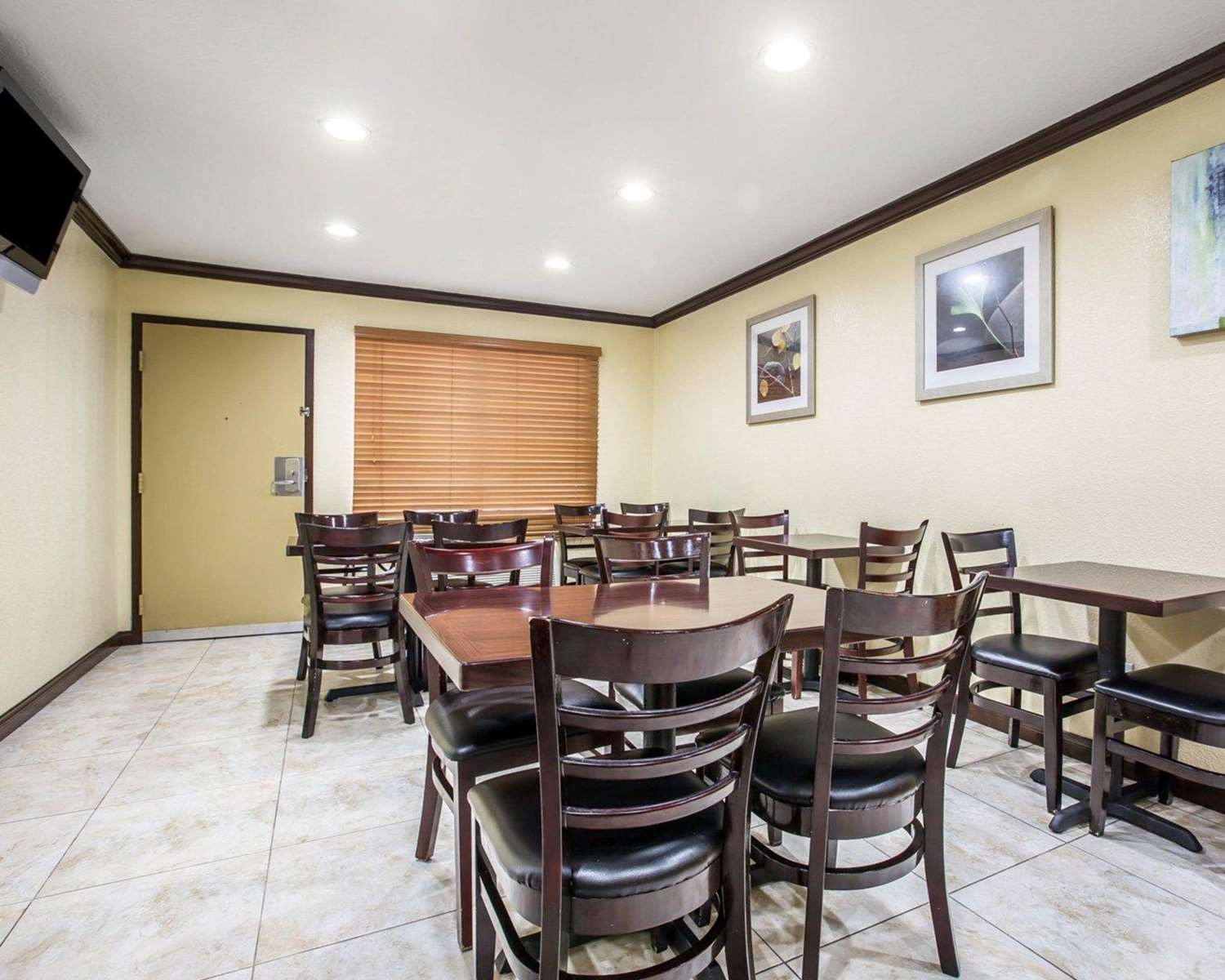 Quality Inn San Diego I 5 Naval Base 8/10