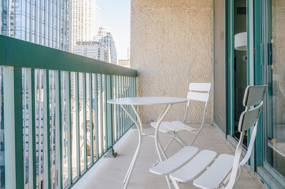 Kasa Chicago River North Apartments 17/50