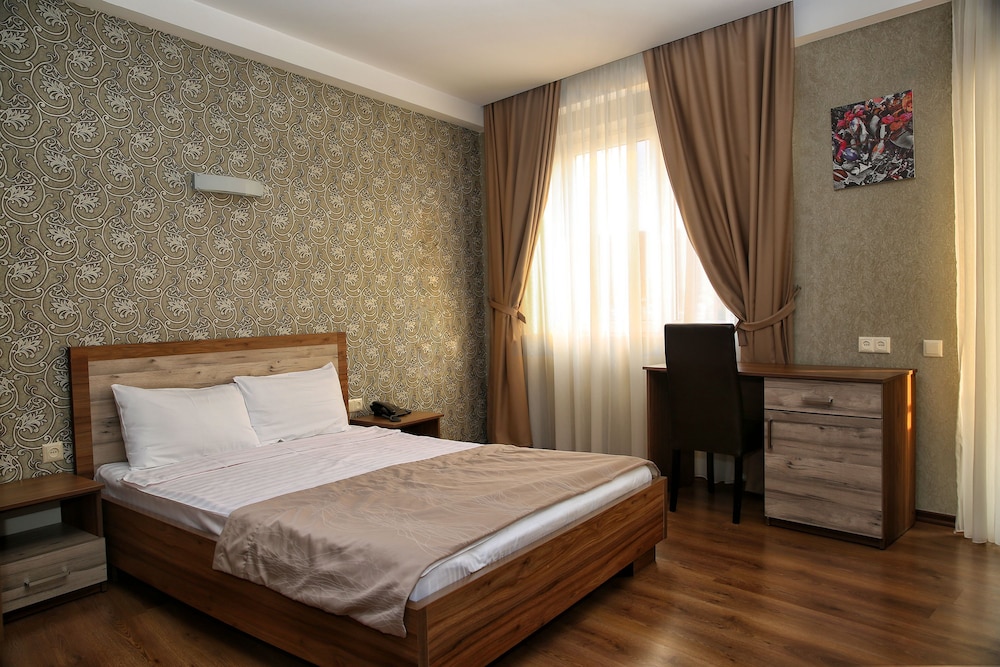 DELUXE, SINGLE, BALCONY