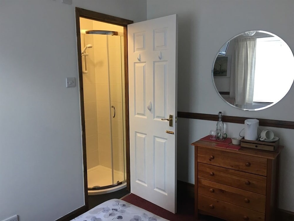 The Cottage 26/29