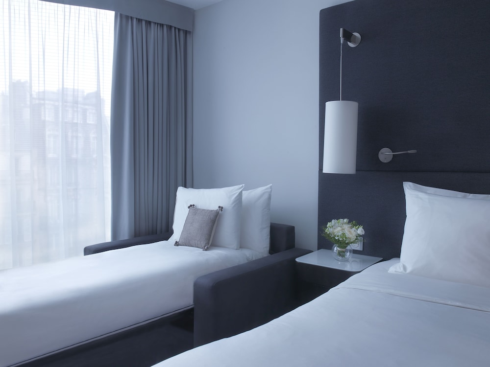 Renaissance Paris Arc de Triomphe Hotel 27/31