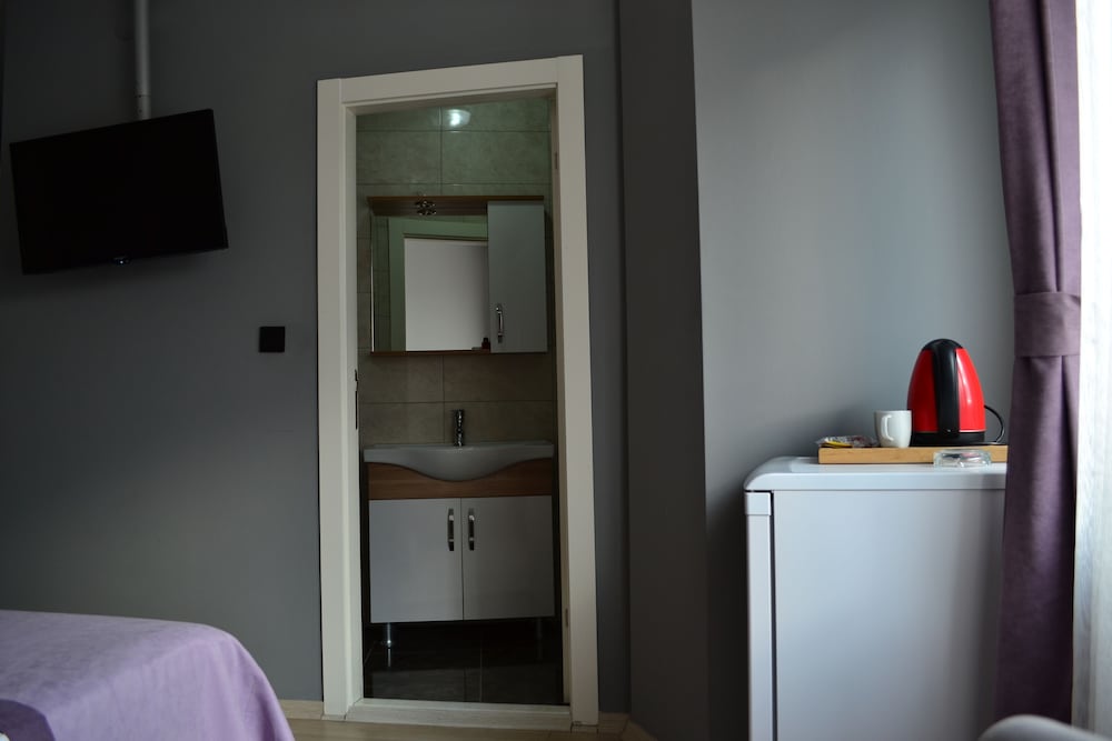 A Studio Apartment 35/62