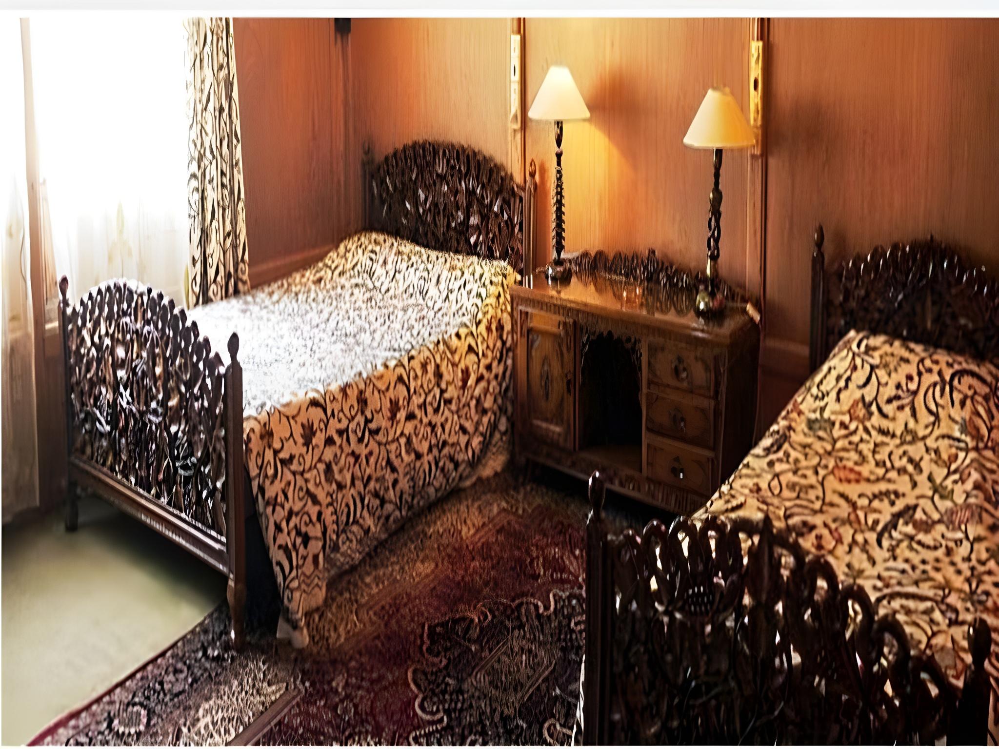 Deluxe, Double Bed