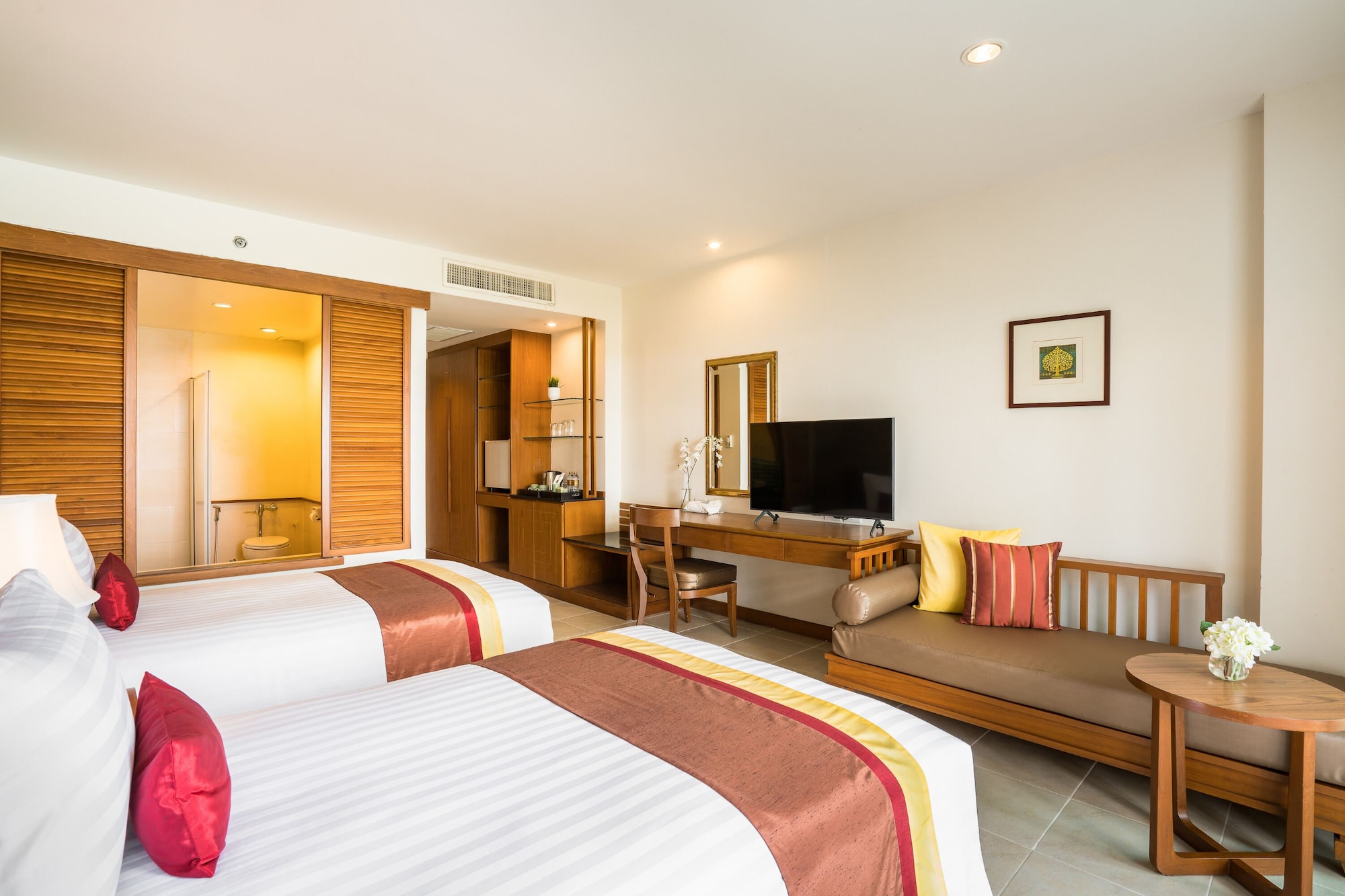 Deluxe, Twin Beds, with View