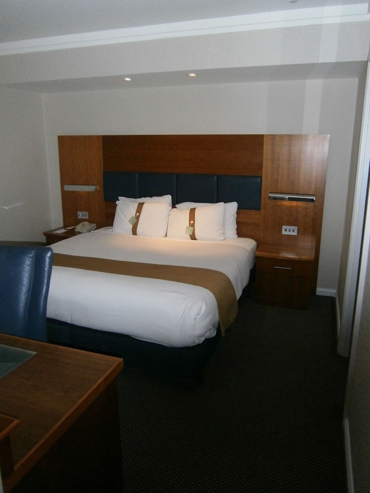 HOLIDAY INN MAIDENHEAD-WINDSOR 13/50