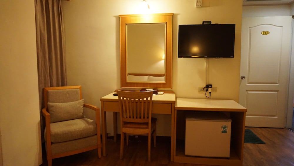 Riverside Hotel 37/50