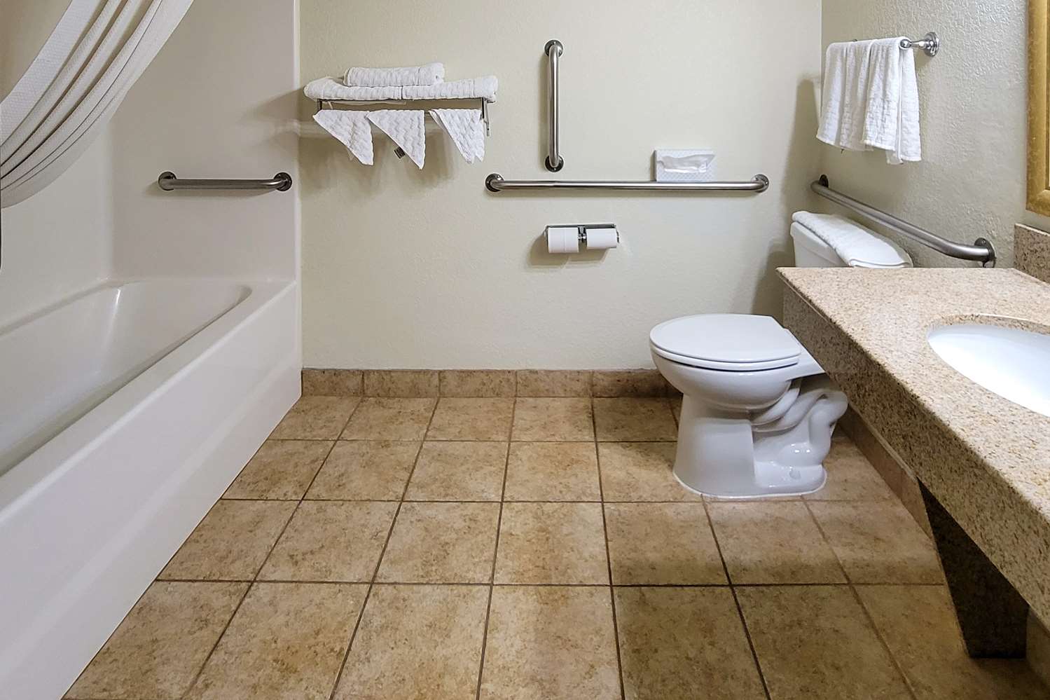 Comfort Inn & Suites Shakopee Downtown Area 23/23