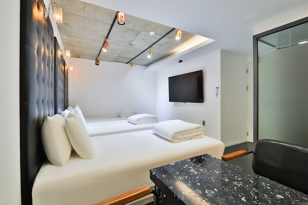 Ytt Motel 58/84