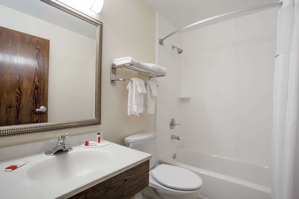 Super 8 By Wyndham College Park Wash Dc Area 10/17