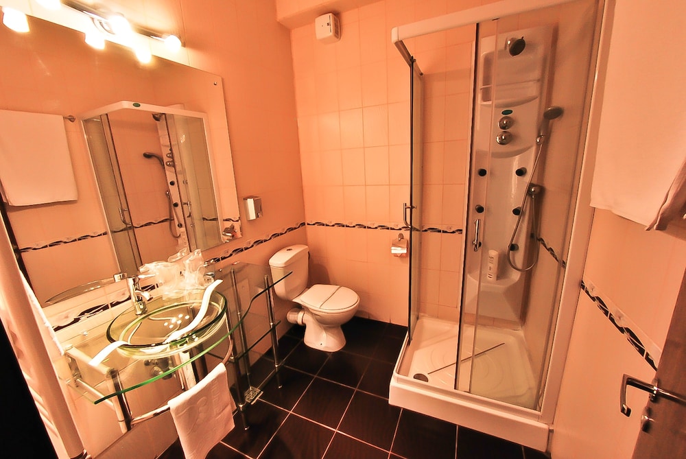 Magic Trivale Hotel 33/34
