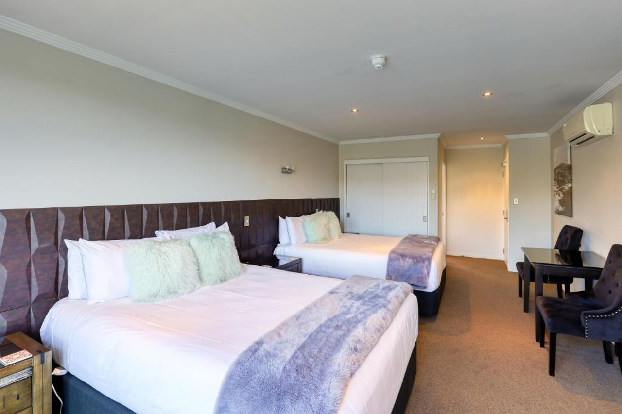 Lake Resort Central Otago 18/22