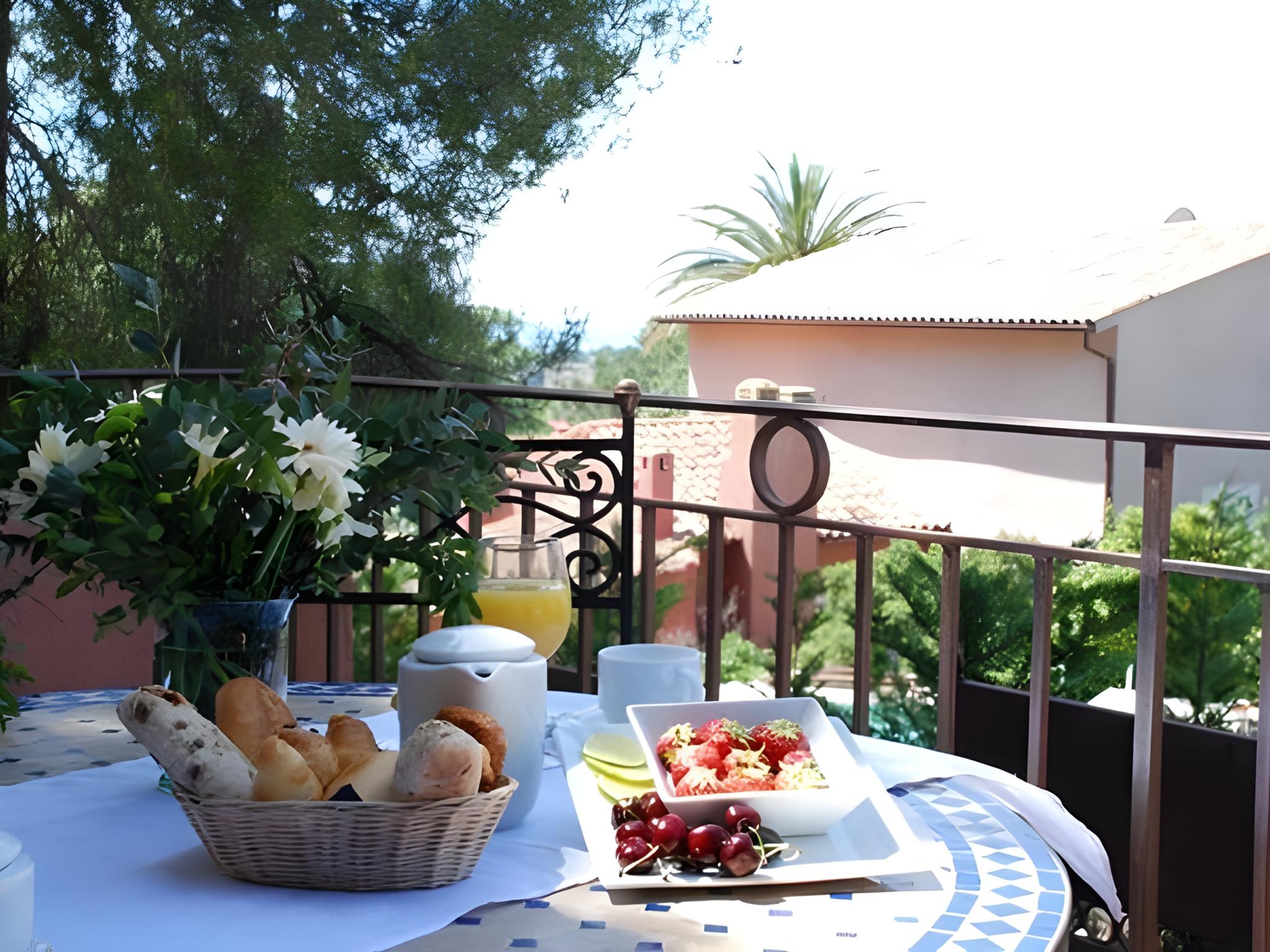 Hotel Les Jardins de Cassis 11/25
