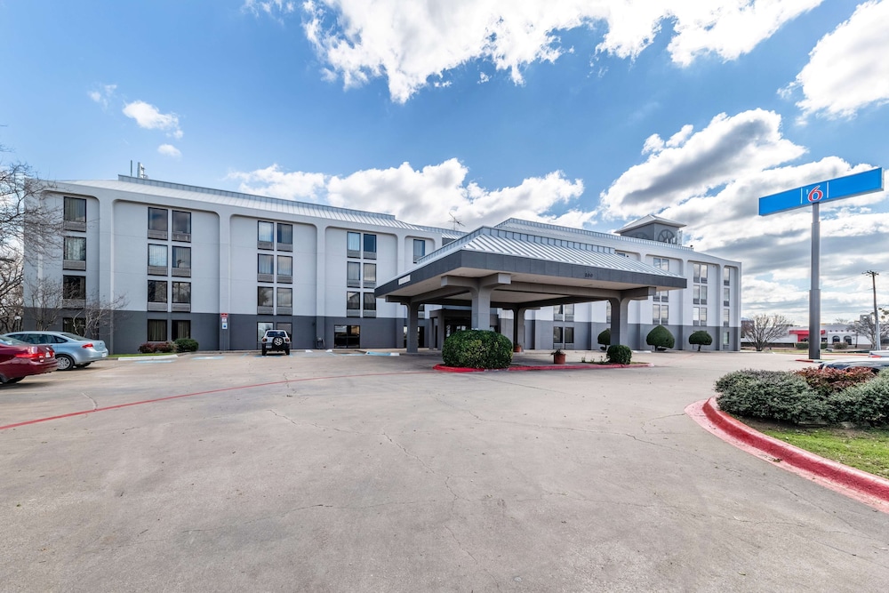 Motel6 Lewisville, TX - Medical City 56/64
