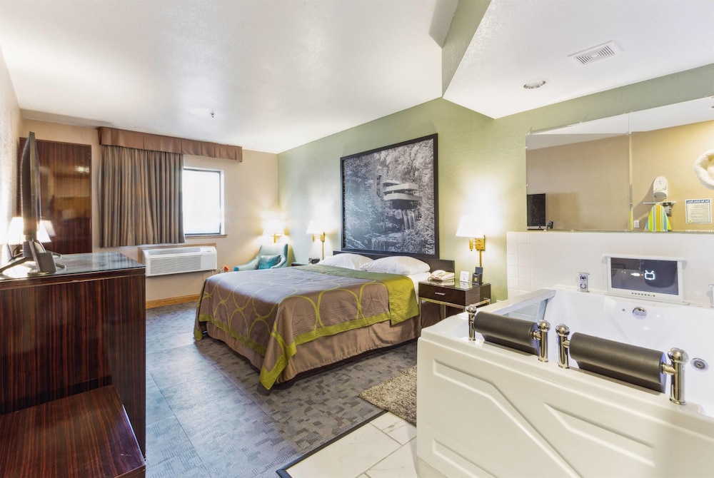 جناح بسرير كينج بحوض جاكوزي، Super 8 by Wyndham Uniontown PA 9/10