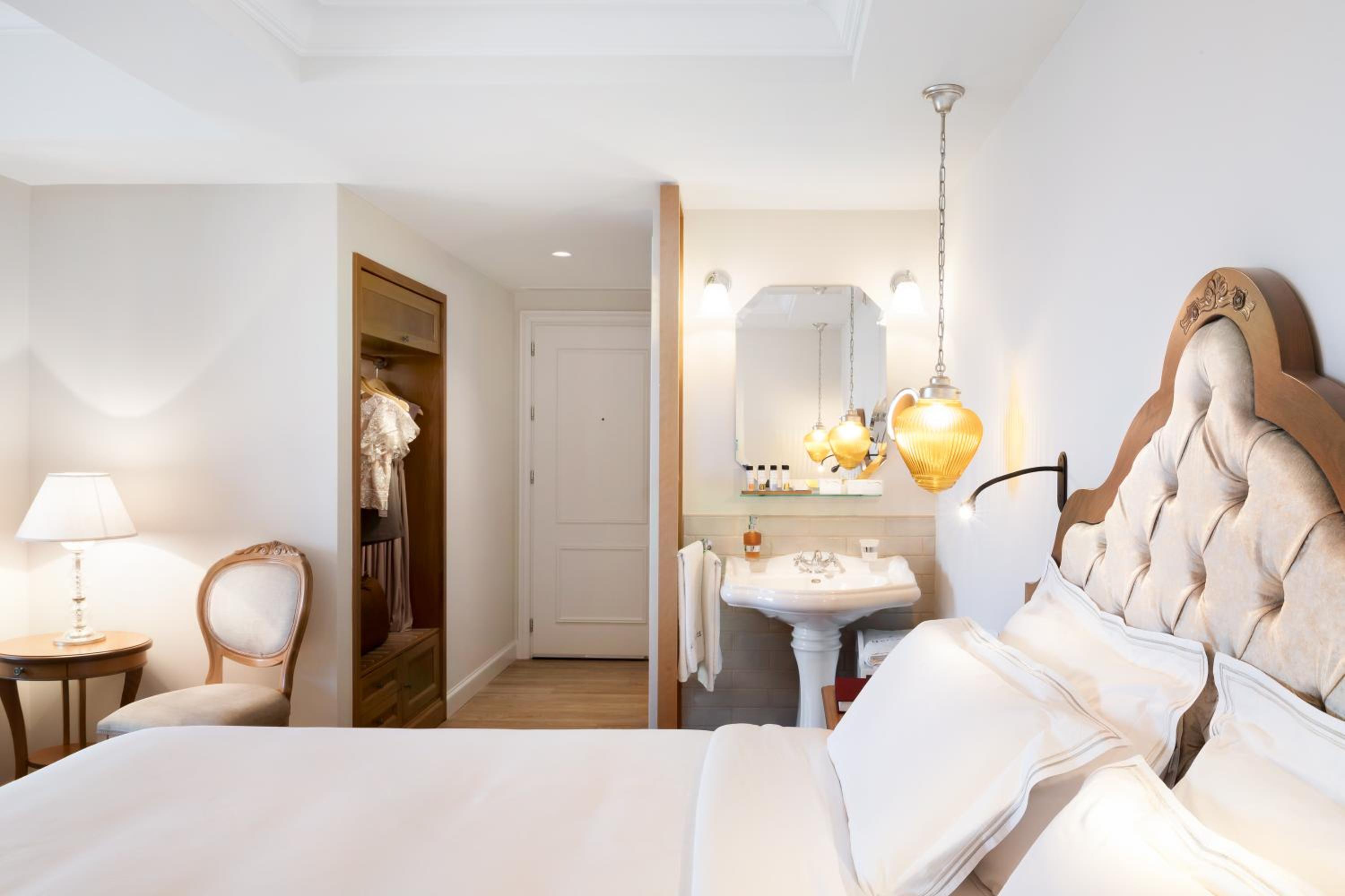 Terra, Suite, King Bed, Sea View، Metaxa Hotel, Urban Boutique Living 3/5