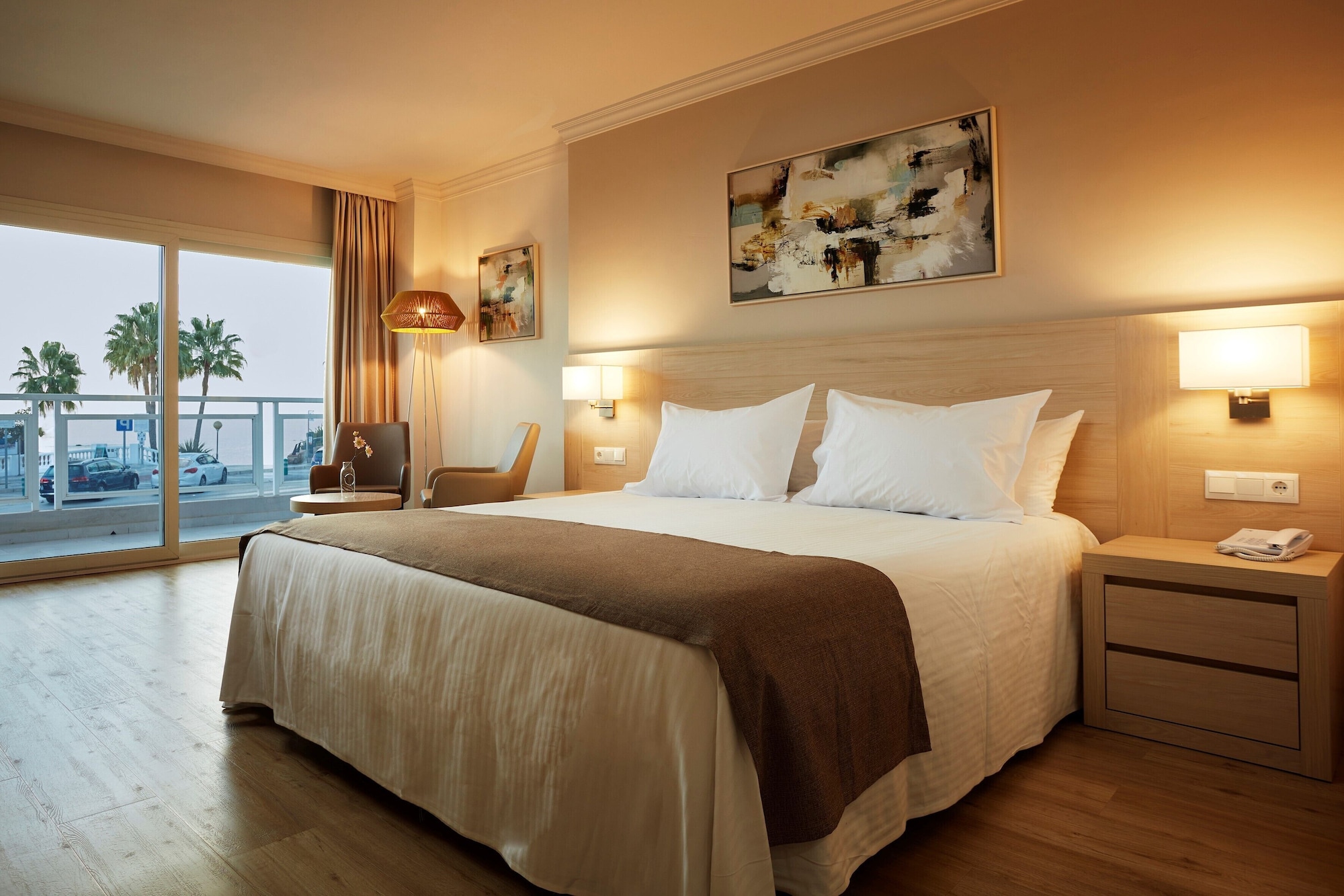 Superior, Twin Beds, Lateral Side Sea View