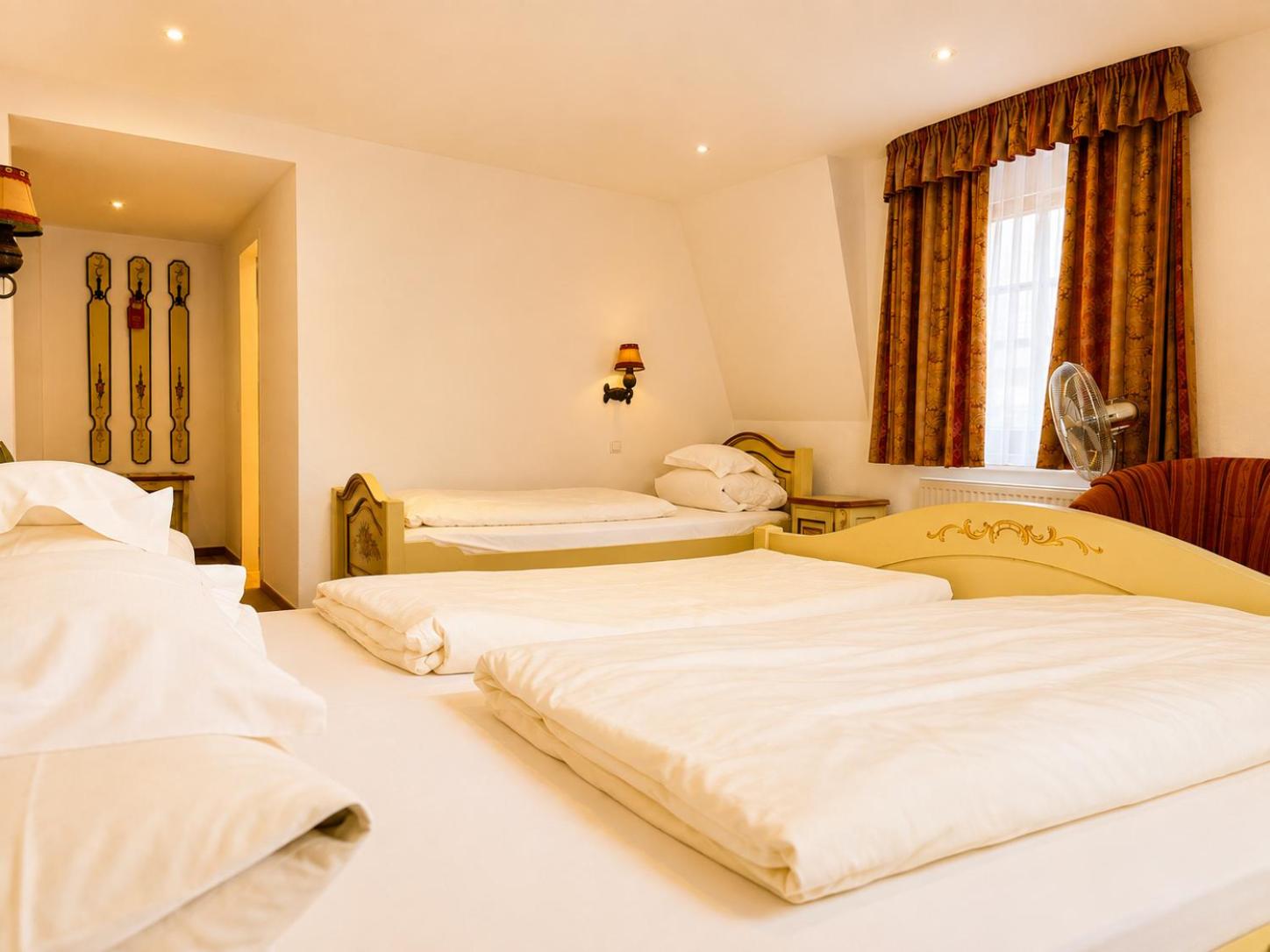 Room, Triple
