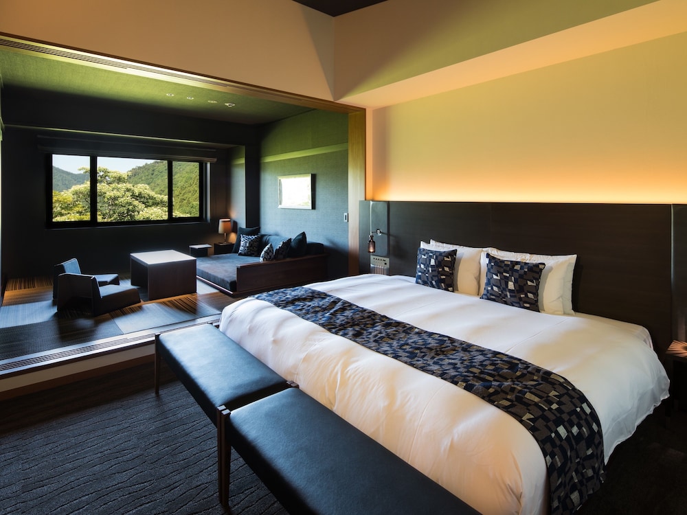 SUPERIOR, DELUXE, DOUBLE BED
