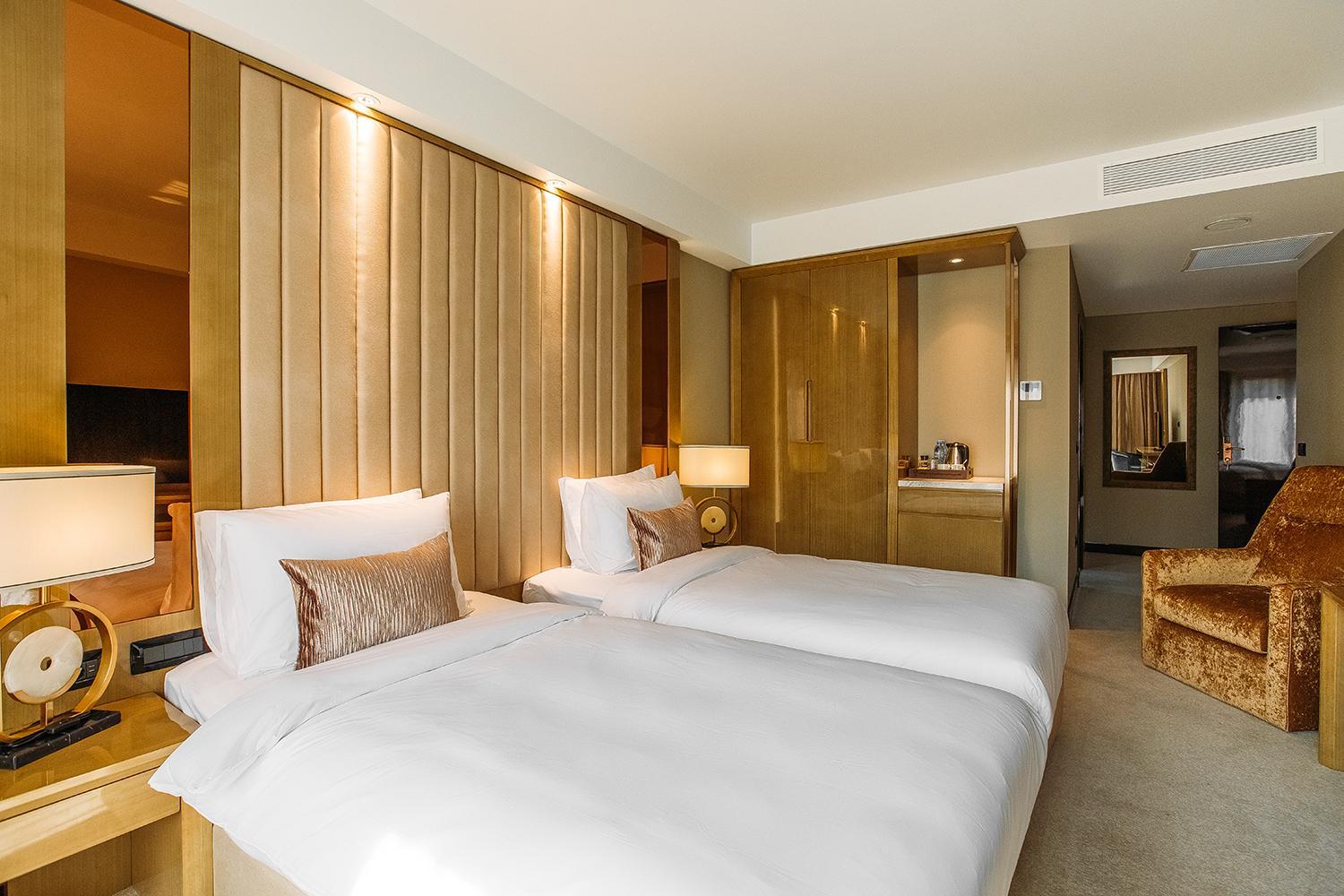 Deluxe, Twin Beds
