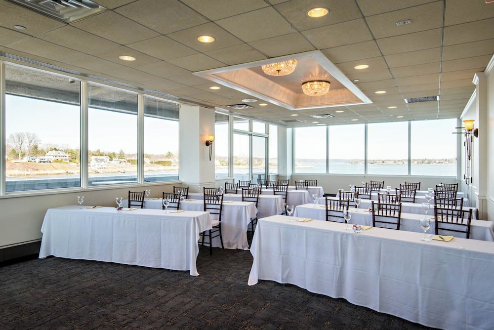 The Oyster Point Hotel 38/43