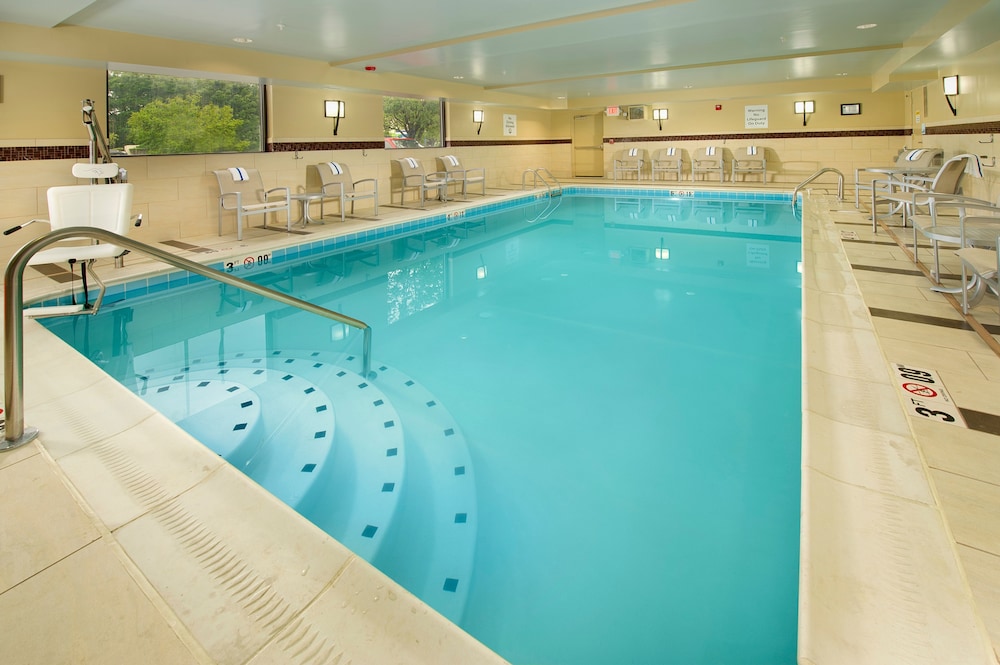 HOLIDAY INN EXPRESS WALDORF 3/64
