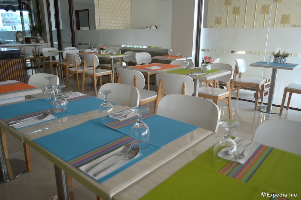 Casa Rafael Business Inn 46/50