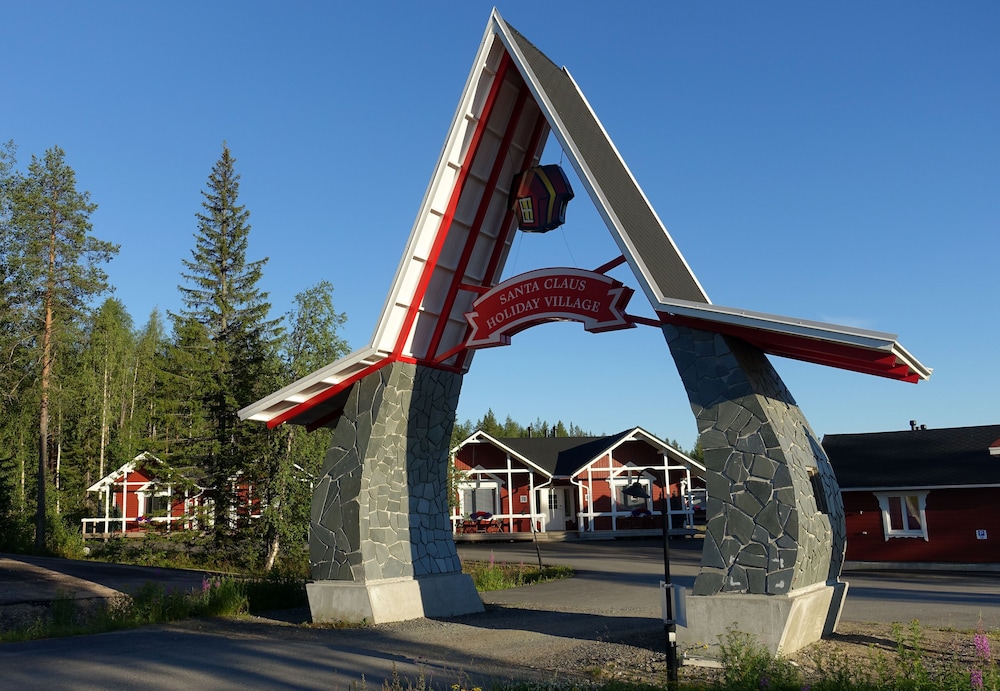 Santa Claus Holiday Village 63/72