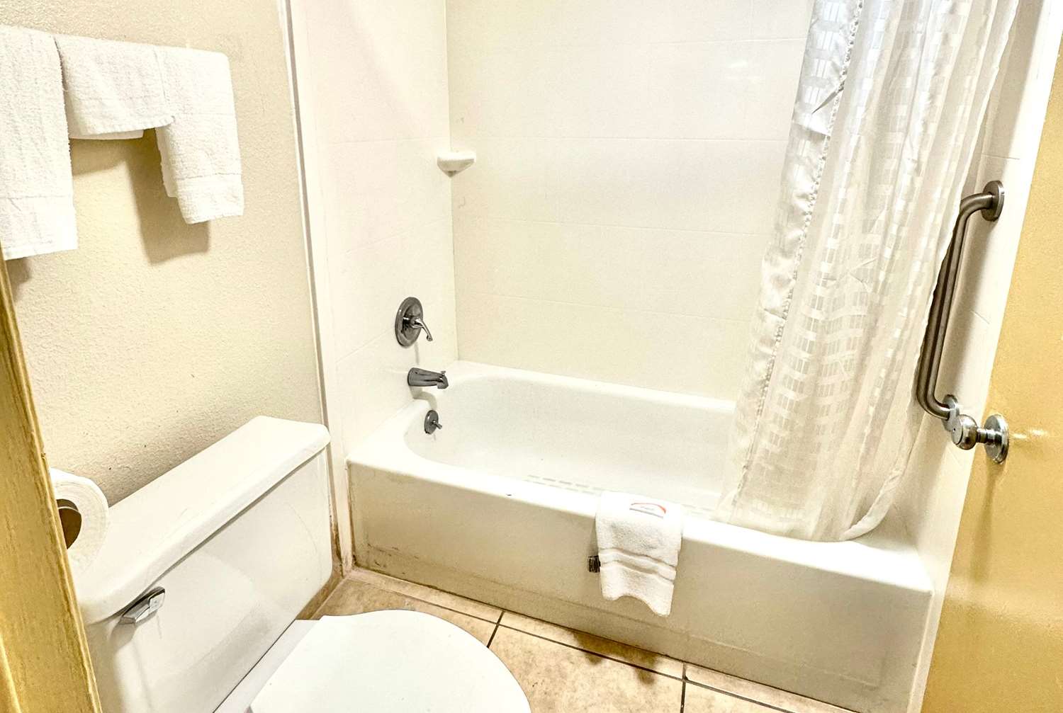 Days Inn By Wyndham Charlotte Northlake 7/8