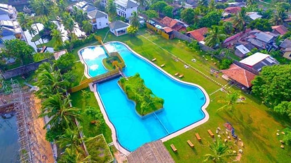 Amaluna Resorts 33/50