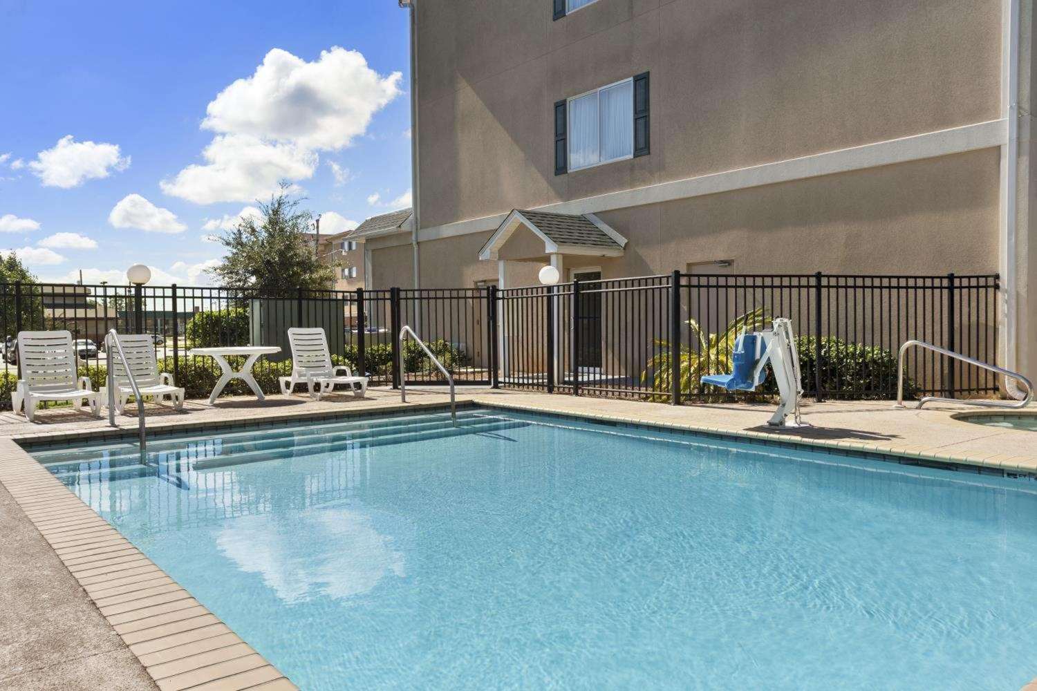 Country Inn & Suites by Radisson, Saraland, AL 8/8