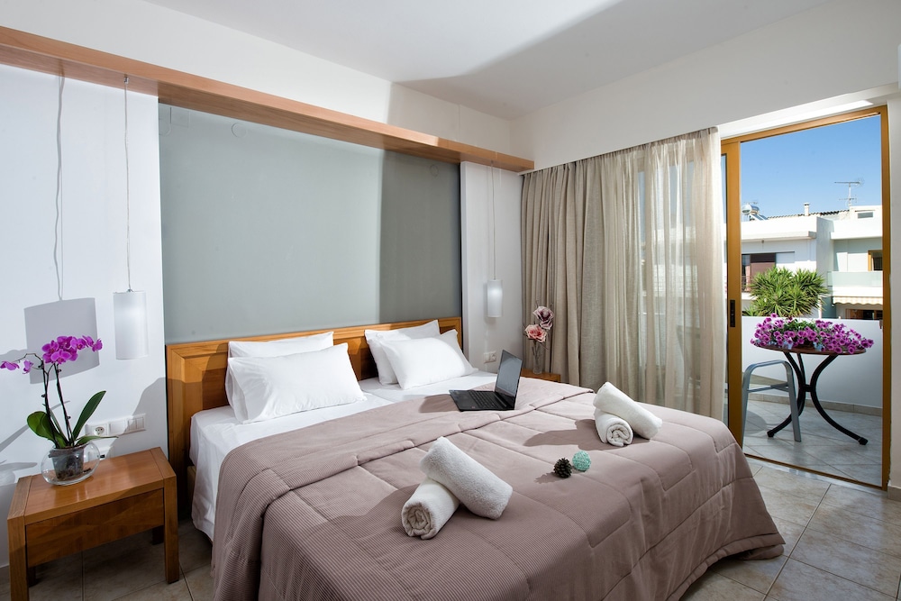 1 BEDROOM, APARTMENT, POOL VIEW