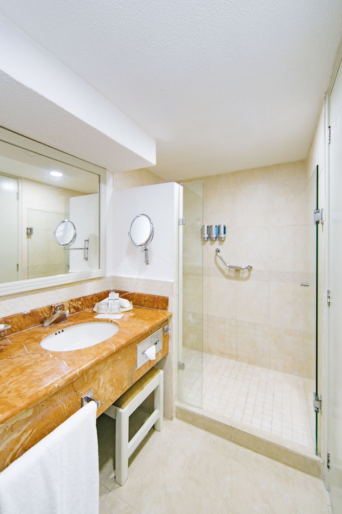 2x2, Connecting, 2 King Beds، Occidental Costa Cancun 8/8