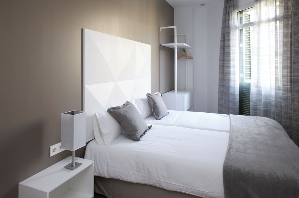 MH Apartments Suites 8/27